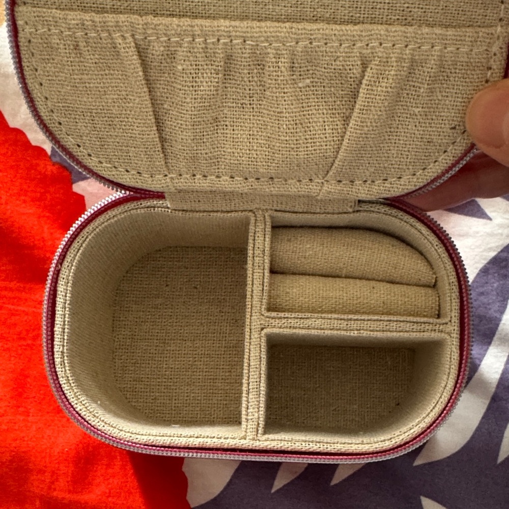 Louenhide Pink Jewelry Case - Picture 9 of 9